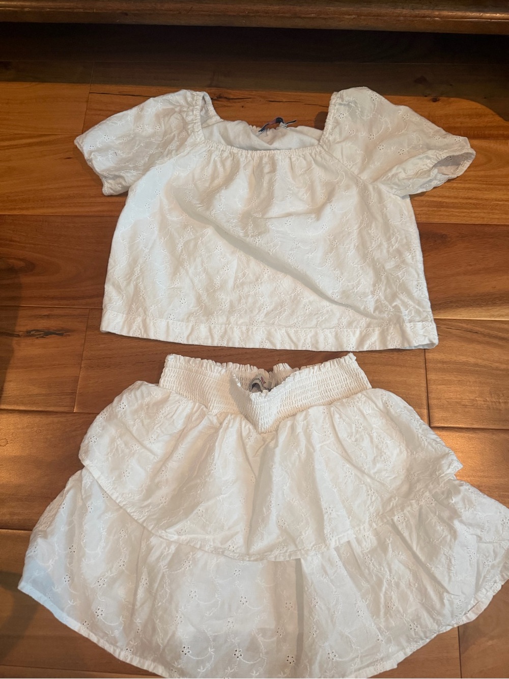 Vineyard Vines White Eyelet Skirt & Crop Top Set - Like New